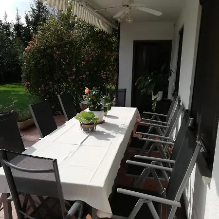 Premium-gartenwohnung, 4 Schlafzimmer & Pool In Woerthersee Naehe アパート