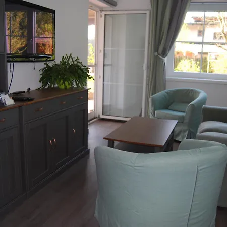 Premium-gartenwohnung, 4 Schlafzimmer & Pool In Woerthersee Naehe Apartment *