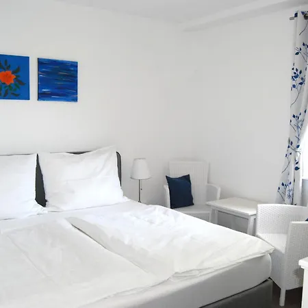 Premium-gartenwohnung, 4 Schlafzimmer & Pool In Woerthersee Naehe