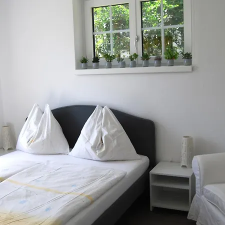 Premium-gartenwohnung, 4 Schlafzimmer & Pool In Woerthersee Naehe *