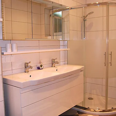 Apartment Premium-gartenwohnung, 4 Schlafzimmer & Pool In Woerthersee Naehe *